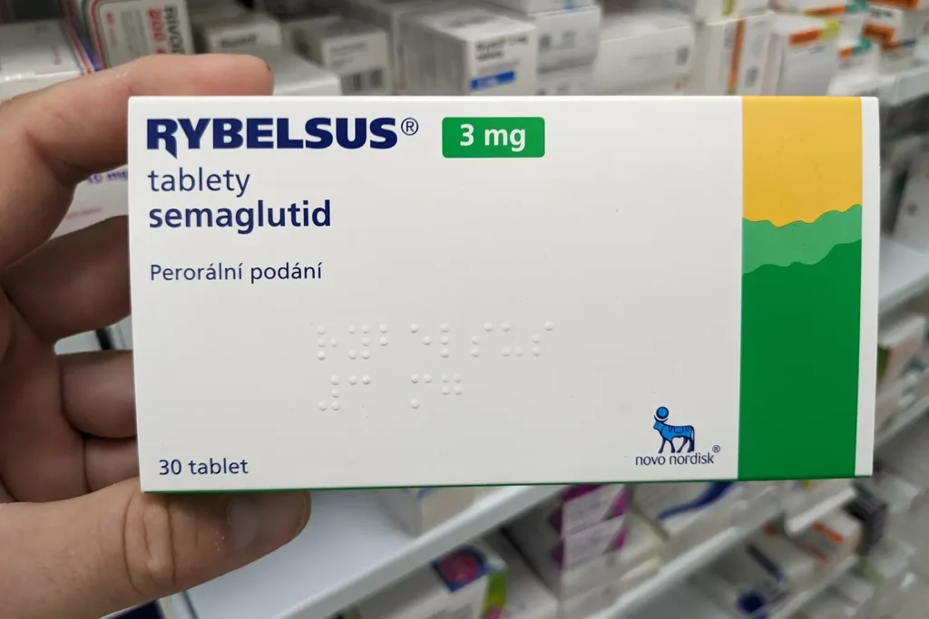 person holding rybelsus medicine